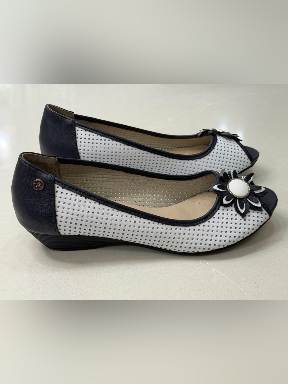 Pavers Perforated Wedge Peep Toe Pumps White Navy Floral Comfort Slip On, 41